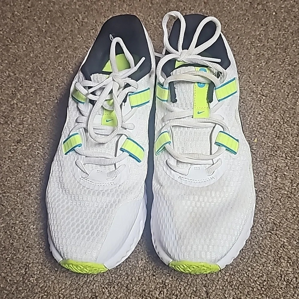 Nike Renew Retaliation TR 2 'White Volt - Picture 4 of 10